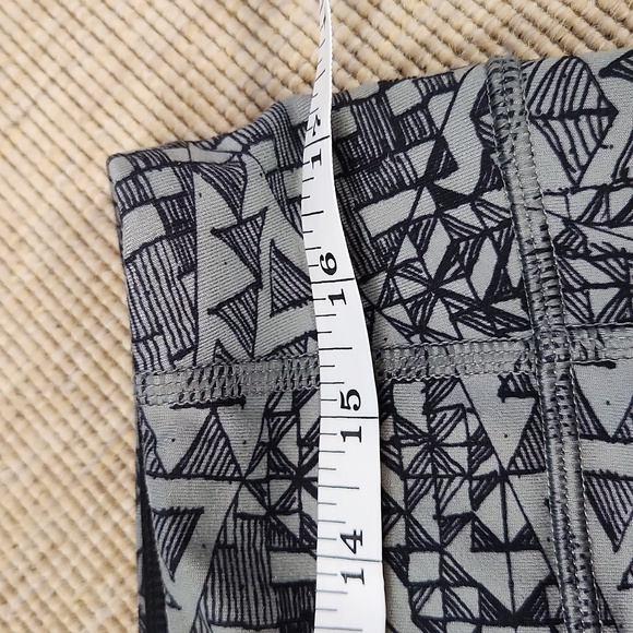 Lucy Black Geometric Print Leggings XL - Picture 10 of 13